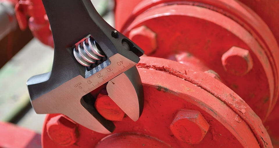 CONSTRUCTION ADJUSTABLE WRENCH