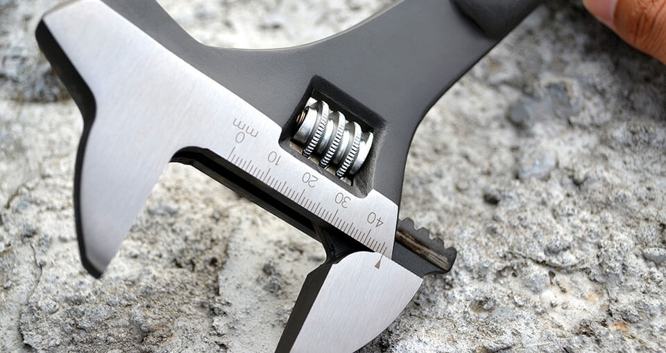 CONSTRUCTION ADJUSTABLE WRENCH